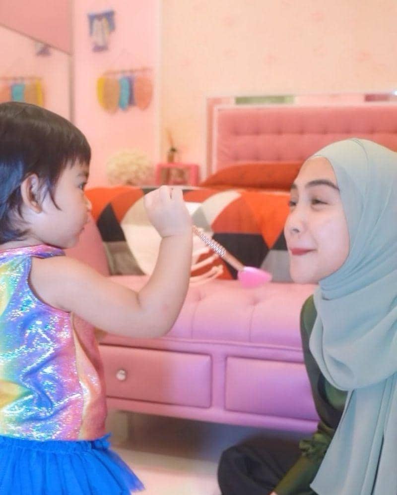 Instagram.com/riaricis1795